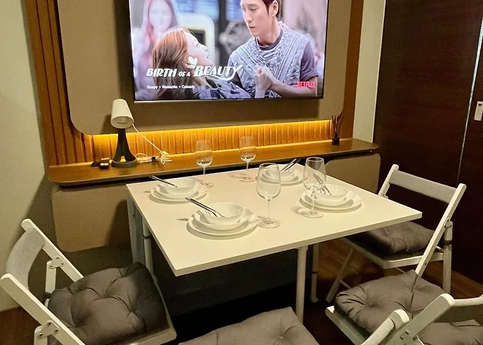 Luxury In Ayala Makati, Air Residences With Balcony Apartment Manila