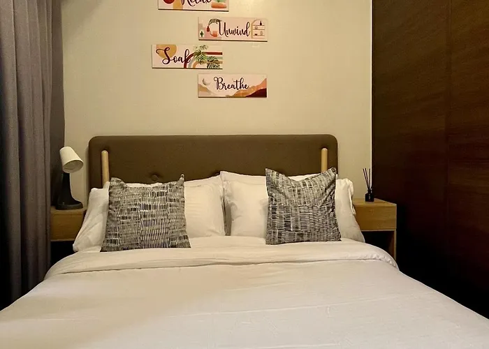 Luxury In Ayala Makati, Air Residences With Balcony Apartment *