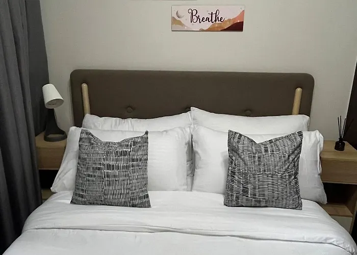 Luxury In Ayala Makati, Air Residences With Balcony Apartment Manila