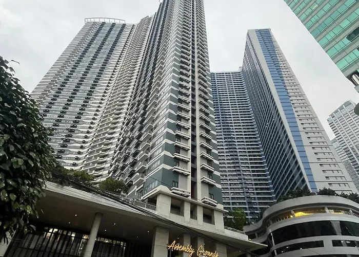 Luxury In Ayala Makati, Air Residences With Balcony Manila