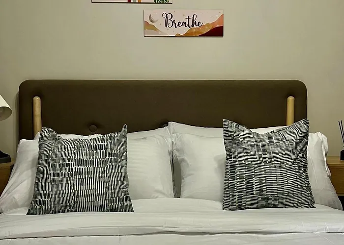 Luxury In Ayala Makati, Air Residences With Balcony Apartment *