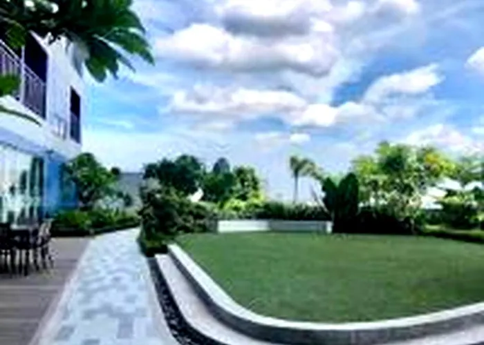 Luxury In Ayala Makati, Air Residences With Balcony Apartment
